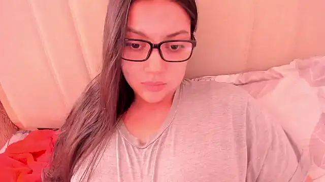 Snapshot of roniewester chatting on January 10, 2:19 pm roniewester online show from January 10, 2:19 pm