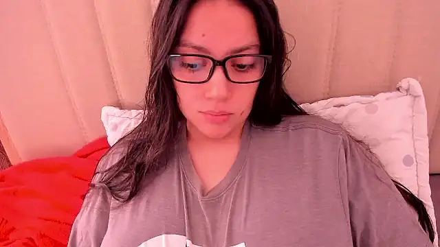 Snapshot of roniewester chatting on May 15, 3:08 pm roniewester online show from May 15, 3:08 pm