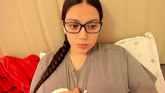 Snapshot of roniewester chatting on May 17, 10:06 pm roniewester online show from May 17, 10:06 pm