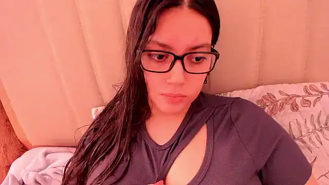 Snapshot of roniewester chatting on May 24, 4:01 pm roniewester online show from May 24, 4:01 pm