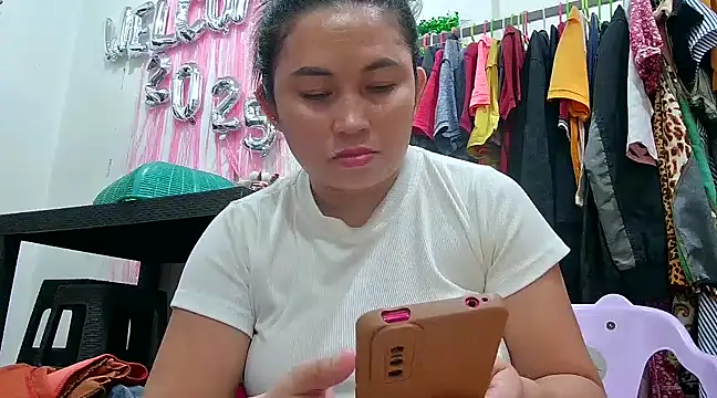 Snapshot of LalaiAsian chatting on January 5, 4:16 pm LalaiAsian online show from January 5, 4:16 pm