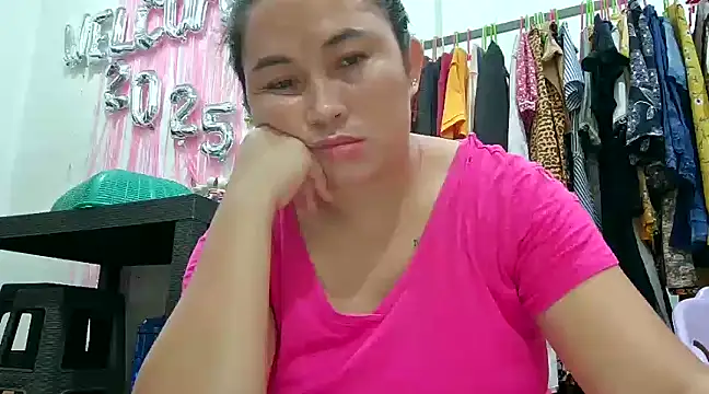 Snapshot of LalaiAsian chatting on January 5, 7:17 pm LalaiAsian online show from January 5, 7:17 pm
