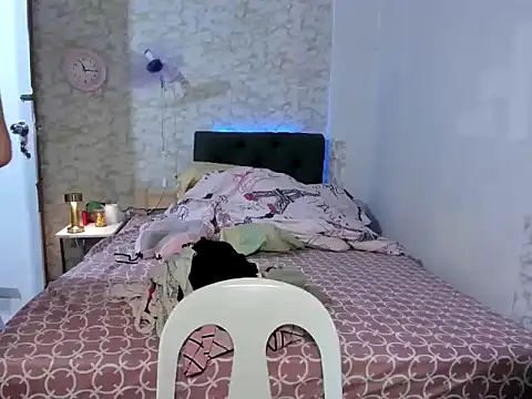 Hebefemme online show from November 18, 3:05 pm