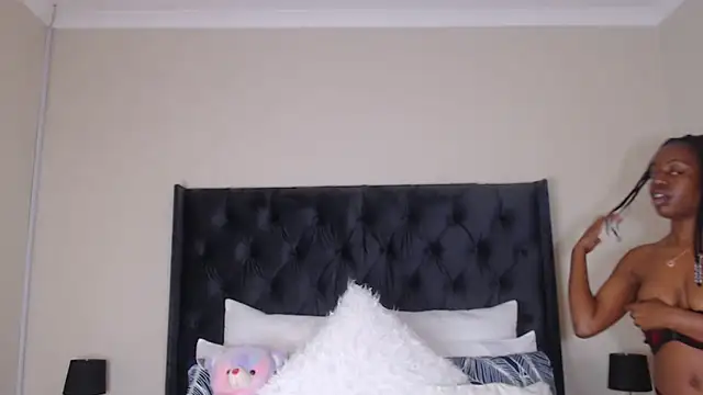 Snapshot of Sexynaughty_Gal chatting on March 5, 9:04 pm Sexynaughty Gal online show from March 5, 9:04 pm