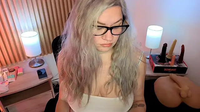 MarianL0ve online show from April 15, 10:44 am