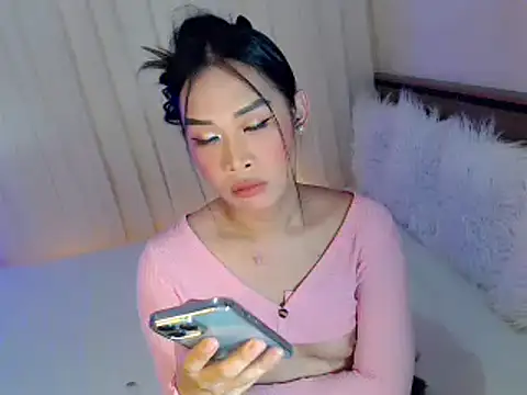 arilovesyou143 online show from April 15, 1:51 pm