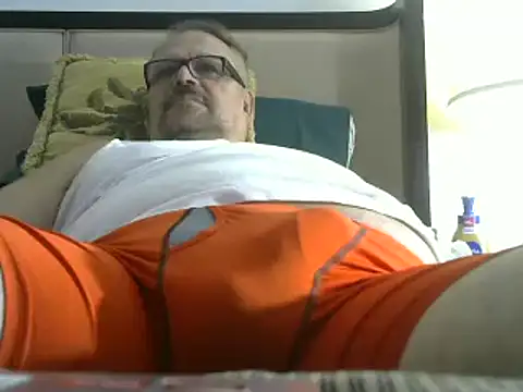 Snapshot of HungHugeMaxMagnummann chatting on December 12, 1:53 am HungHugeMaxMagnummann online show from December 12, 1:53 am