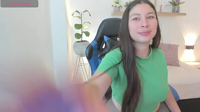 Snapshot of bella_99_ chatting on April 24, 11:23 am bella 99 online show from April 24, 11:23 am
