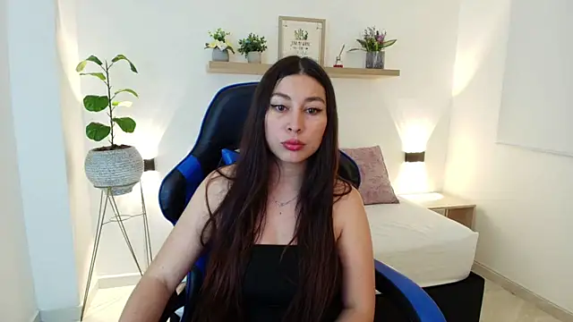 Snapshot of bella_99_ chatting on April 29, 11:25 am bella 99 online show from April 29, 11:25 am