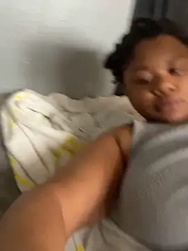 HEARTBREAKBRE online show from December 6, 7:34 pm