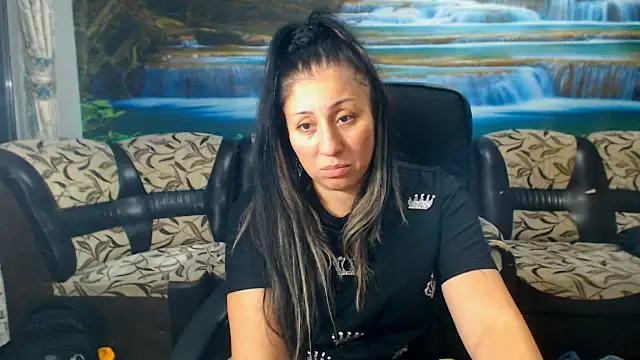 MoistMady online show from October 18, 10:32 pm