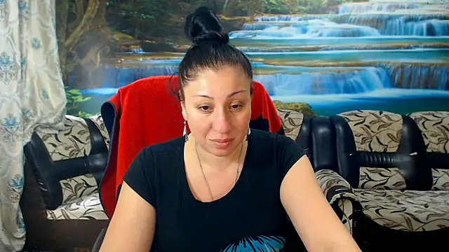 MoistMady online show from April 13, 2:55 pm