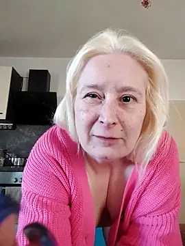 Snapshot of GeileEstelle chatting on April 25, 3:20 pm GeileEstelle online show from April 25, 3:20 pm