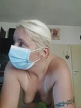 Snapshot of GeileEstelle chatting on June 28, 7:20 pm GeileEstelle online show from June 28, 7:20 pm