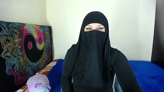 evelyn  salah online show from April 14, 11:55 pm