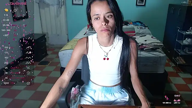 Snapshot of Mia_sexy18_ chatting on December 16, 1:21 am Mia sexy18  online show from December 16, 1:21 am