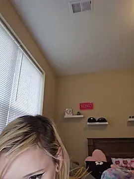 Snapshot of AmethystFoxx chatting on June 17, 6:20 pm AmethystFoxx online show from June 17, 6:20 pm