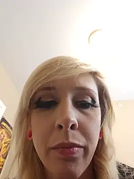 Snapshot of AmethystFoxx chatting on June 25, 8:13 pm AmethystFoxx online show from June 25, 8:13 pm