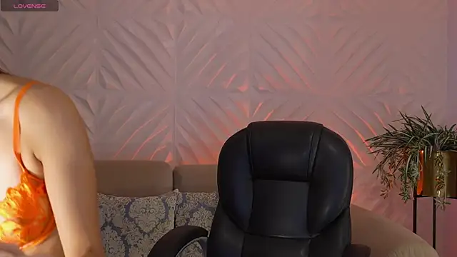 NaomiSainz online show from March 18, 2:20 pm