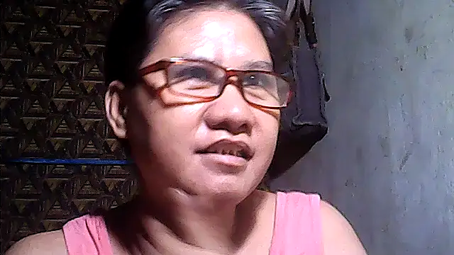 Snapshot of sweetsosie18 chatting on April 30, 8:57 pm sweetsosie18 online show from April 30, 8:57 pm