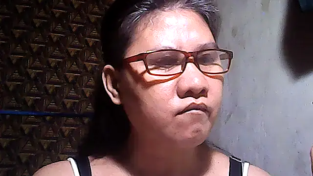 Snapshot of sweetsosie18 chatting on May 1, 10:31 am sweetsosie18 online show from May 1, 10:31 am