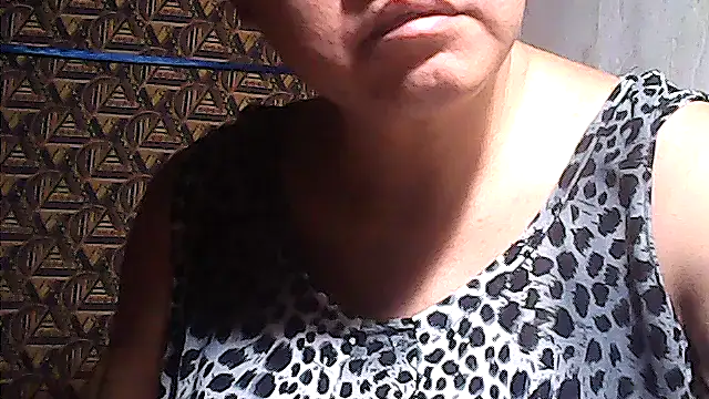 Snapshot of sweetsosie18 chatting on May 14, 9:43 pm sweetsosie18 online show from May 14, 9:43 pm