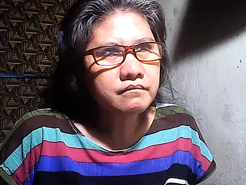 Snapshot of sweetsosie18 chatting on May 20, 9:48 am sweetsosie18 online show from May 20, 9:48 am