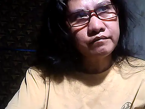 Snapshot of sweetsosie18 chatting on June 6, 1:43 am sweetsosie18 online show from June 6, 1:43 am