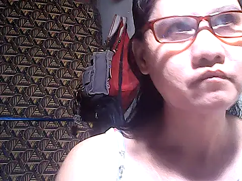 Snapshot of sweetsosie18 chatting on June 8, 5:08 am sweetsosie18 online show from June 8, 5:08 am