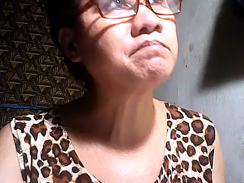 Snapshot of sweetsosie18 chatting on June 11, 3:54 pm sweetsosie18 online show from June 11, 3:54 pm