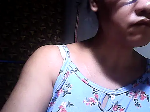 Snapshot of sweetsosie18 chatting on July 2, 11:44 pm sweetsosie18 online show from July 2, 11:44 pm