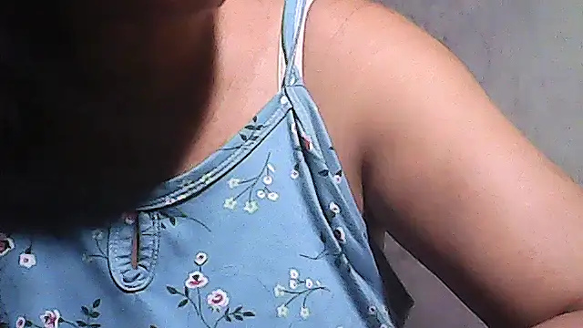 Snapshot of sweetsosie18 chatting on July 5, 12:39 am sweetsosie18 online show from July 5, 12:39 am