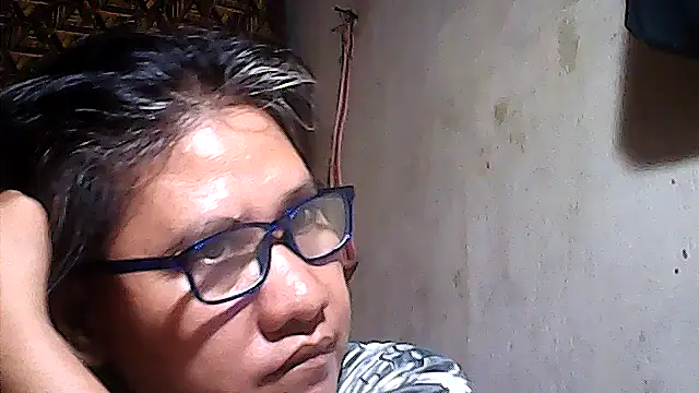 Snapshot of sweetsosie18 chatting on July 6, 10:34 am sweetsosie18 online show from July 6, 10:34 am