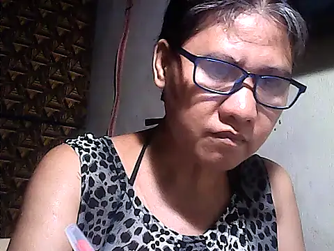 Snapshot of sweetsosie18 chatting on July 9, 1:48 pm sweetsosie18 online show from July 9, 1:48 pm