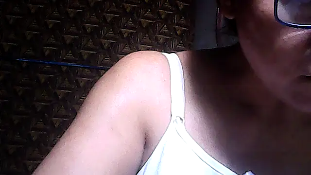 Snapshot of sweetsosie18 chatting on July 12, 10:17 am sweetsosie18 online show from July 12, 10:17 am