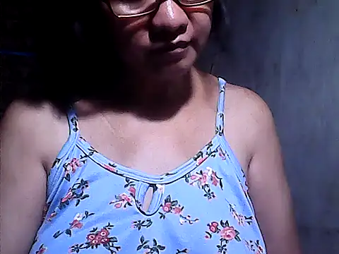 Snapshot of sweetsosie18 chatting on July 17, 4:23 pm sweetsosie18 online show from July 17, 4:23 pm