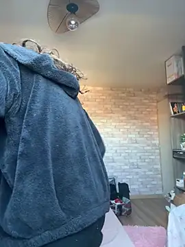 amanilouve online show from March 18, 9:45 am