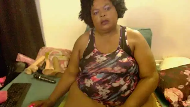 Snapshot of MatureBootyBabe4Uxx chatting on December 20, 2:07 am MatureBootyBabe4Uxx online show from December 20, 2:07 am