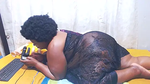 Snapshot of MatureBootyBabe4Uxx chatting on February 26, 1:10 pm MatureBootyBabe4Uxx online show from February 26, 1:10 pm