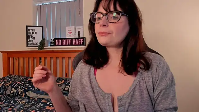 Snapshot of LucieWinters_UK chatting on January 3, 12:41 pm LucieWinters UK online show from January 3, 12:41 pm