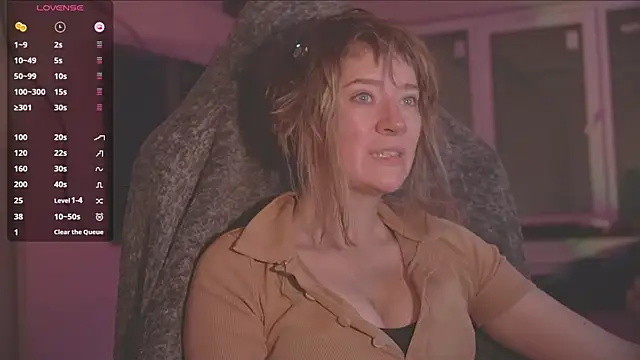 Snapshot of RikkiSanchez chatting on November 1, 8:33 pm RikkiSanchez online show from November 1, 8:33 pm