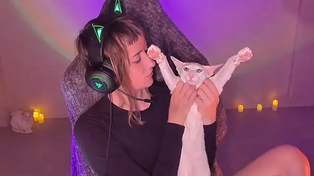 Snapshot of RikkiSanchez chatting on November 12, 8:30 pm RikkiSanchez online show from November 12, 8:30 pm