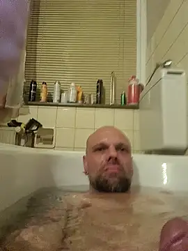 Ladyshaker82 online show from April 16, 12:00 am