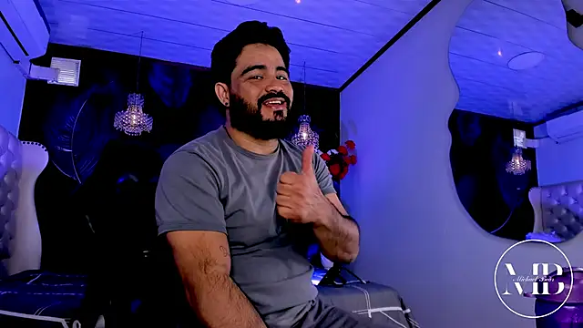 Snapshot of MichaelBear_ chatting on February 26, 1:32 pm MichaelBear online show from February 26, 1:32 pm