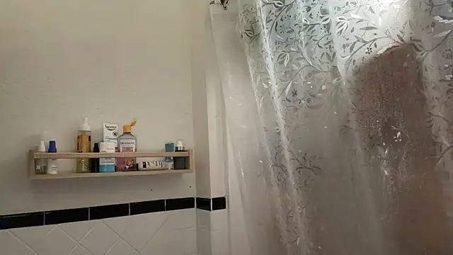 Snapshot of dreamyriri chatting on February 18, 9:44 pm dreamyriri online show from February 18, 9:44 pm