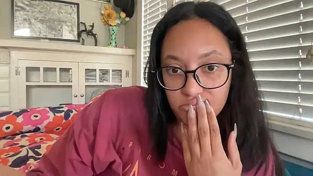 Snapshot of dreamyriri chatting on March 3, 6:14 pm dreamyriri online show from March 3, 6:14 pm