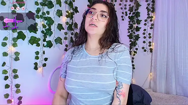 Snapshot of Samii_Evans chatting on October 10, 6:23 am Samii Evans online show from October 10, 6:23 am