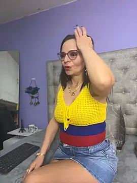Snapshot of Miss_ellien chatting on June 25, 1:27 am Miss ellien online show from June 25, 1:27 am