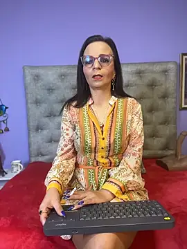 Snapshot of Miss_ellien chatting on July 2, 4:18 am Miss ellien online show from July 2, 4:18 am