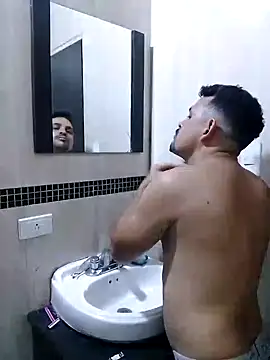 Snapshot of king-lobo-act chatting on September 19, 3:41 am king-lobo-act online show from September 19, 3:41 am